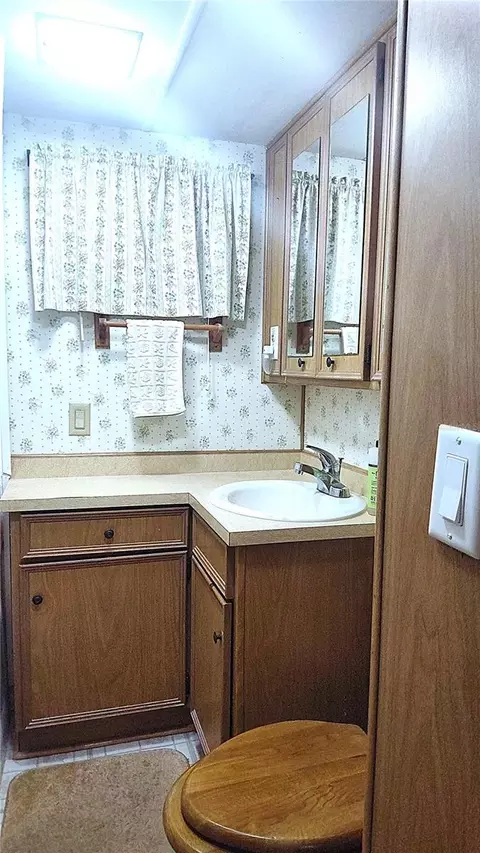 Bath - 3300 26th Ave E #42, Bradenton, FL 34208 photo 2 of 2