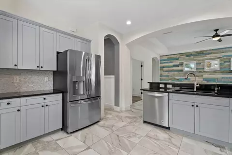 Kitchen - 4105 Deep Creek Ter, Parrish, FL 34219 photo 3 of 5