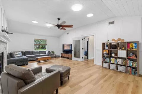 Living - Undisclosed, Sarasota, FL 34240 photo 3 of 3