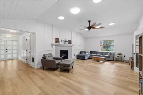 Living - Undisclosed, Sarasota, FL 34240 photo 1 of 3