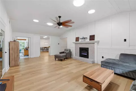 Living - Undisclosed, Sarasota, FL 34240 photo 2 of 3