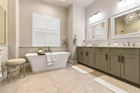 Bath - 1906 151st Ter E, Parrish, FL 34219 photo 2 of 6