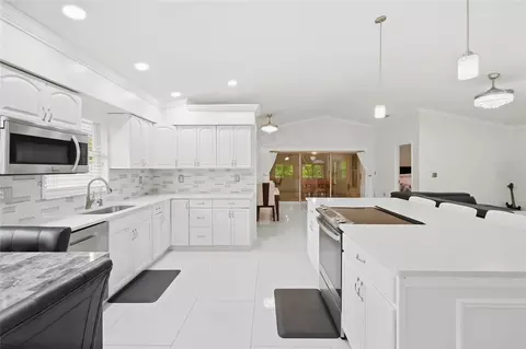 Kitchen - 5301 72nd St E, Bradenton, FL 34203 photo 5 of 11