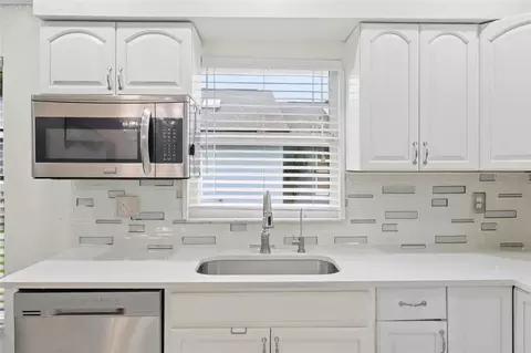 Kitchen - 5301 72nd St E, Bradenton, FL 34203 photo 6 of 11