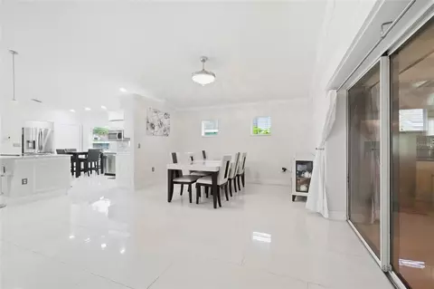 Dining - 5301 72nd St E, Bradenton, FL 34203 photo 3 of 9