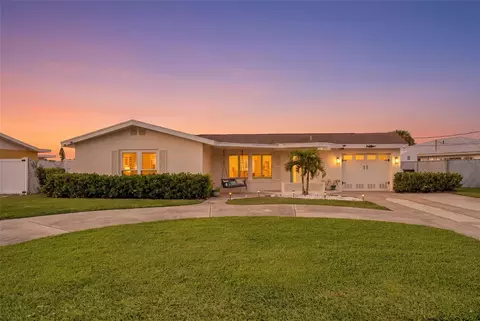 924 Arlington Rd, Palmetto, FL 34221