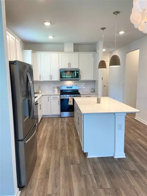 Kitchen - 10434 Spring Tide Way, Parrish, FL 34219 photo 2 of 4