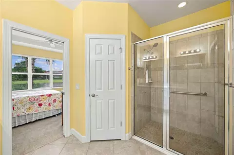 Bath - 299 Capulet Dr, Venice, FL 34292 photo 3 of 4