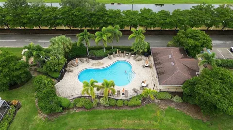 Exterior - 299 Capulet Dr, Venice, FL 34292 photo 14 of 15