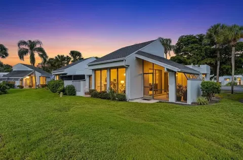2319 Lakeside Mews #B3, Sarasota, FL 34235