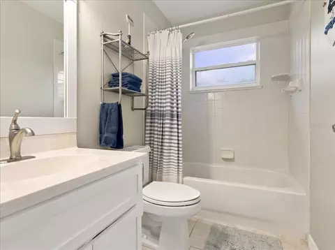 Bath - 3331 45th Ave E, Bradenton, FL 34203 photo 3 of 4