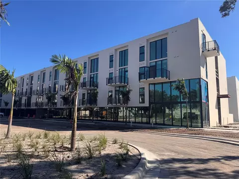 2170 Robinhood St #C1-205, Sarasota, FL 34231