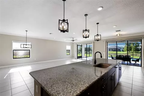 Kitchen - 3004 156th Ter E, Parrish, FL 34219 photo 3 of 4