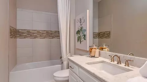 Bath - 14829 Contenta Loop, Bradenton, FL 34211 photo 2 of 2