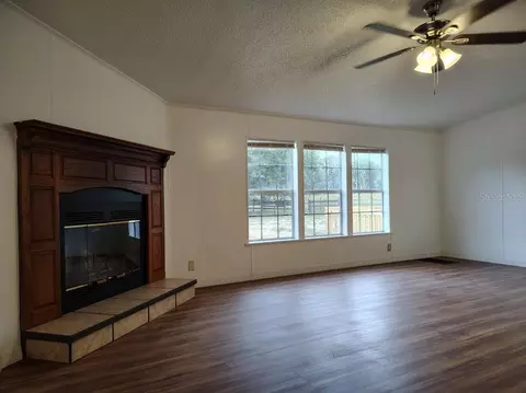 Living - 650 NE 170th Ave, Williston, FL 32696 photo 1 of 4