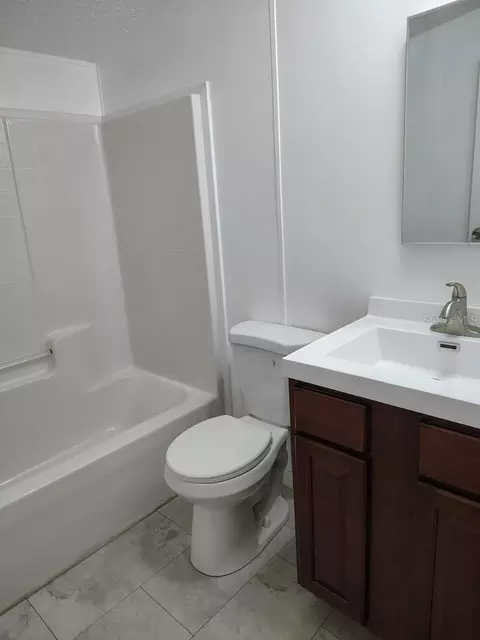 Bath - 650 NE 170th Ave, Williston, FL 32696 photo 2 of 3