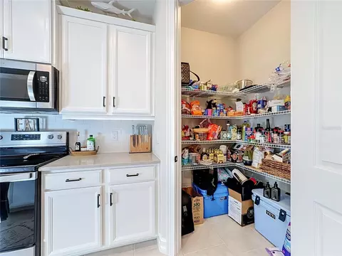 Kitchen - 446 Ibiza Loop, Venice, FL 34292 photo 5 of 7