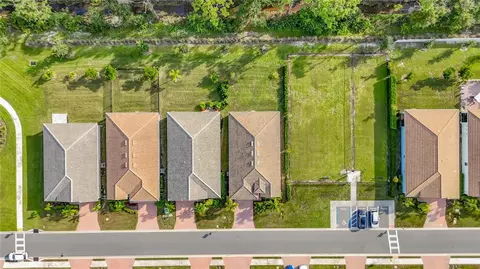 View/Area - 446 Ibiza Loop, Venice, FL 34292 photo 2 of 9