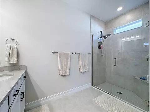 Bath - 446 Ibiza Loop, Venice, FL 34292 photo 4 of 5