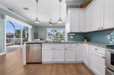 Kitchen - 4739 Compass Dr, Bradenton, FL 34208 photo 10 of 11