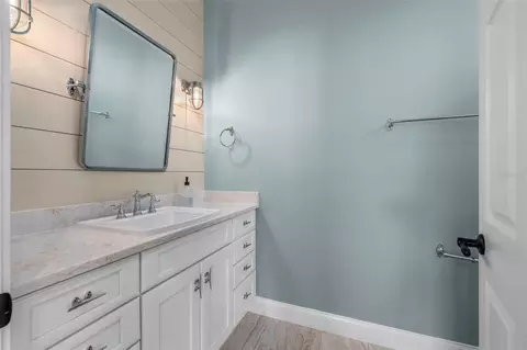 Bath - 4739 Compass Dr, Bradenton, FL 34208 photo 8 of 10