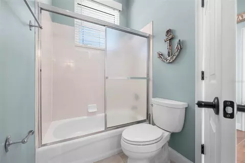 Bath - 4739 Compass Dr, Bradenton, FL 34208 photo 9 of 10