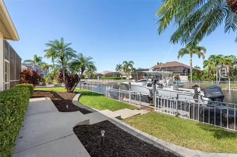 Exterior - 4739 Compass Dr, Bradenton, FL 34208 photo 4 of 14