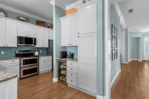 Kitchen - 4739 Compass Dr, Bradenton, FL 34208 photo 5 of 11