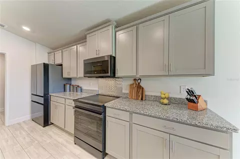 Kitchen - 6811 162nd Pl E, Parrish, FL 34219 photo 3 of 5