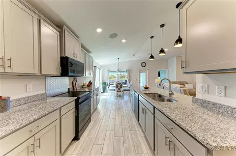 Kitchen - 6811 162nd Pl E, Parrish, FL 34219 photo 4 of 5
