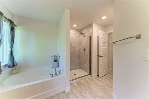 Bath - 6811 162nd Pl E, Parrish, FL 34219 photo 3 of 4