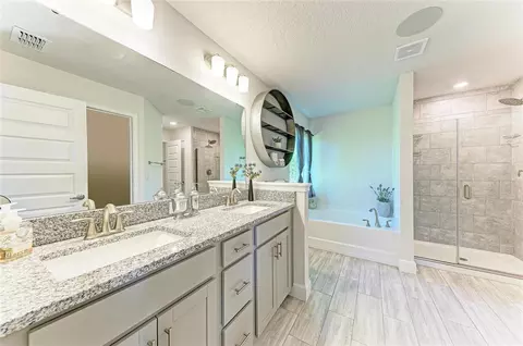 Bath - 6811 162nd Pl E, Parrish, FL 34219 photo 1 of 4
