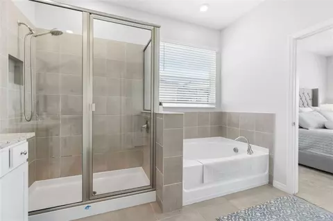 Bath - 502 158th St E, Bradenton, FL 34212 photo 3 of 4