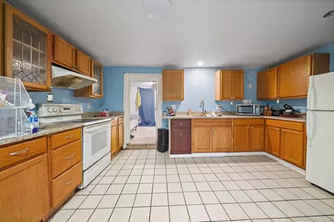 Kitchen - 2922 Sample Loop, Tampa, FL 33619 photo 1 of 3