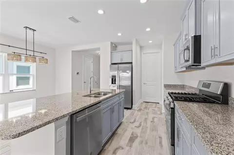 Kitchen - 9961 Cross River Trl, Parrish, FL 34219 photo 4 of 4