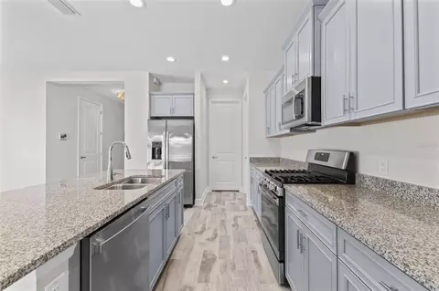 Kitchen - 9961 Cross River Trl, Parrish, FL 34219 photo 3 of 4