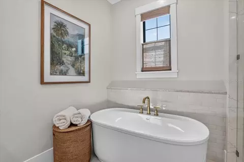 Bath - 1625 Rio Vista Ter, Parrish, FL 34219 photo 2 of 7