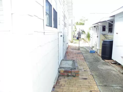 Exterior - 8 Plaza St E, Bradenton, FL 34208 photo 2 of 7