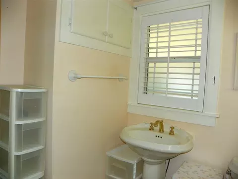 Bath - 8 Plaza St E, Bradenton, FL 34208 photo 4 of 4