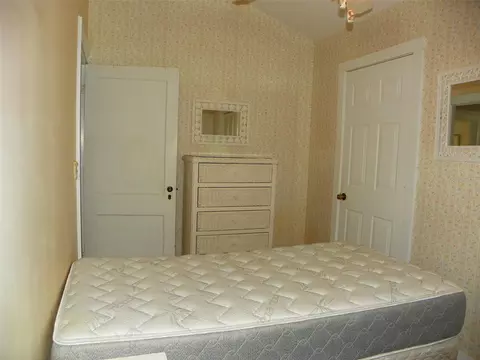 Bedroom - 8 Plaza St E, Bradenton, FL 34208 photo 2 of 4