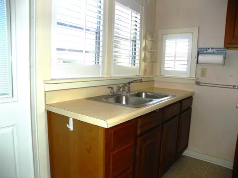 Kitchen - 8 Plaza St E, Bradenton, FL 34208 photo 2 of 4