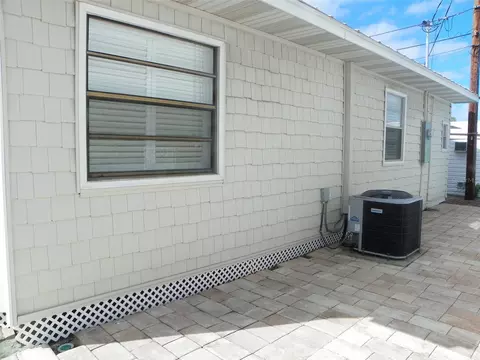 Exterior - 8 Plaza St E, Bradenton, FL 34208 photo 5 of 7