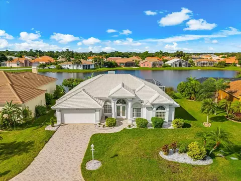 3715 72nd Ave Cir E, Sarasota, FL 34243