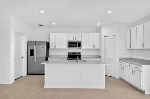 Kitchen - 18111 Mellon St, Parrish, FL 34219 photo 2 of 2