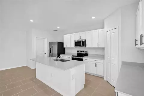 Kitchen - 18111 Mellon St, Parrish, FL 34219 photo 1 of 2