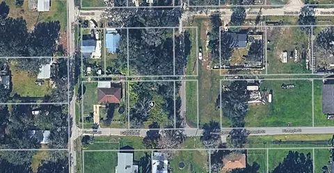 W Pineapple Street, Bowling Green, FL 33834
