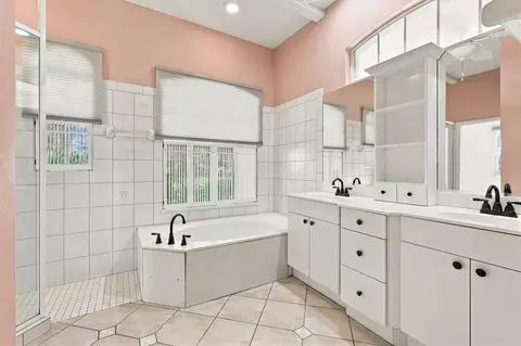Bath - 4716 4th Ave E, Bradenton, FL 34208 photo 1 of 4