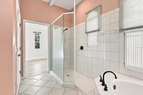 Bath - 4716 4th Ave E, Bradenton, FL 34208 photo 2 of 4
