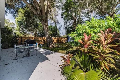 2211 Novus St, Sarasota, FL 34237