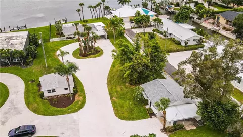321 Bayshore Rd, Nokomis, FL 34275